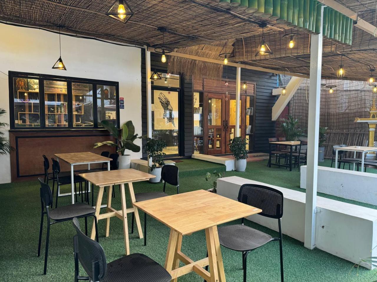 The Hive Hotel 시엠리아프 외부 사진